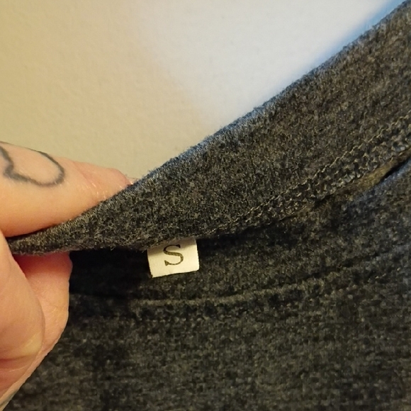 Floral Graphic Sleeveless Top - Picture 3 of 3